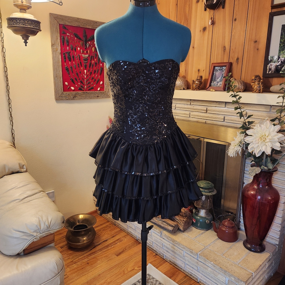 ✨ Vintage Betsey Johnson: The Ultimate Black Sequin "Dahlia" Party Dress ✨ - Picture 4 of 8